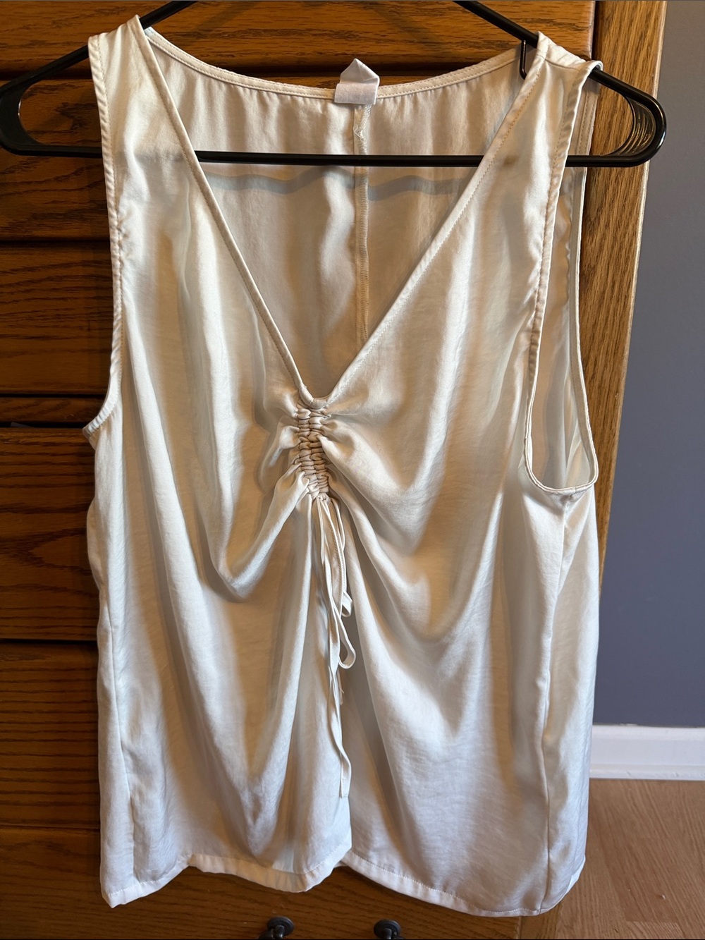 Melrose and Market Ivory V-Neck Tank Top w ruching